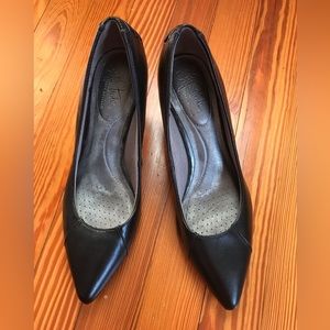 Life stride black leather pump